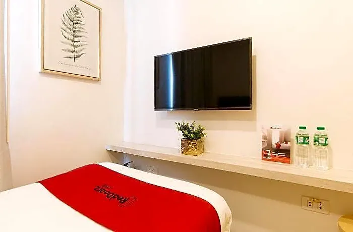 Hotel Reddoorz @ La Belle Residences Makati Manila