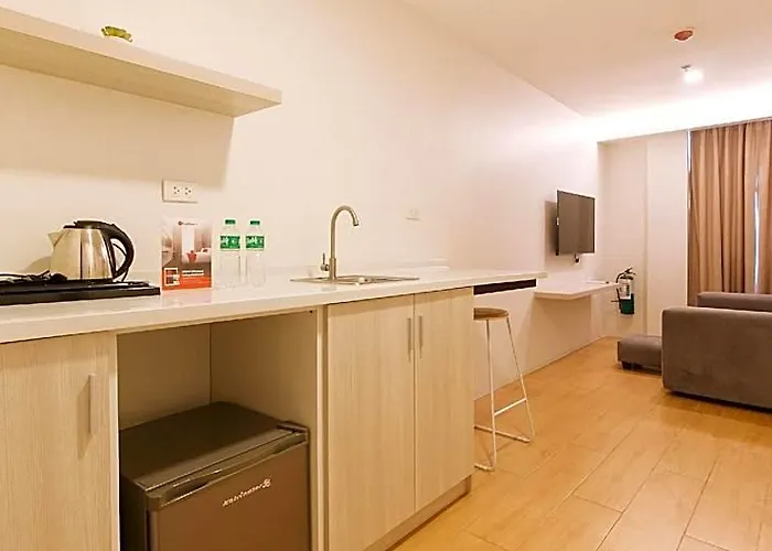Hotel Reddoorz @ La Belle Residences Makati