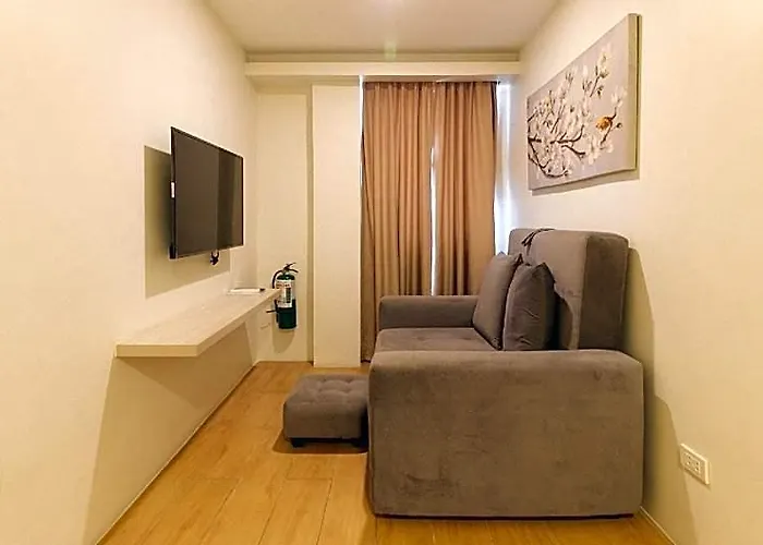 Hotel Reddoorz @ La Belle Residences Makati *