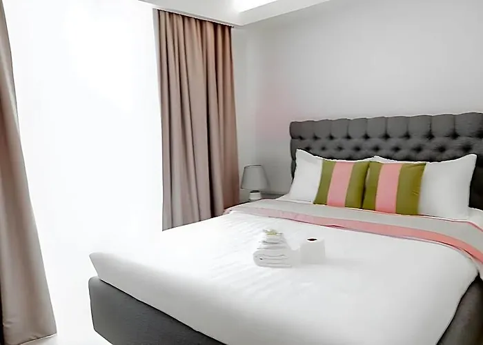 Hotel Reddoorz @ La Belle Residences Makati *