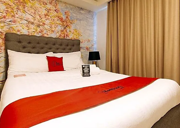 Hotel Reddoorz @ La Belle Residences Makati