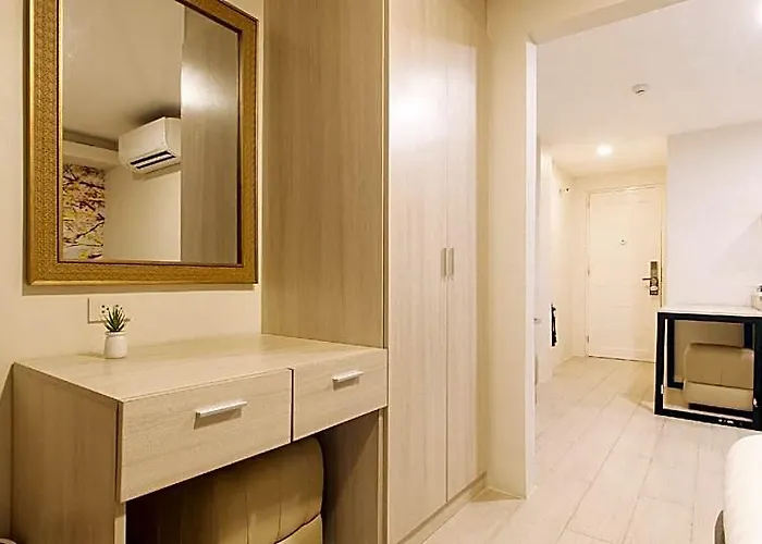 Hotel Reddoorz @ La Belle Residences Makati