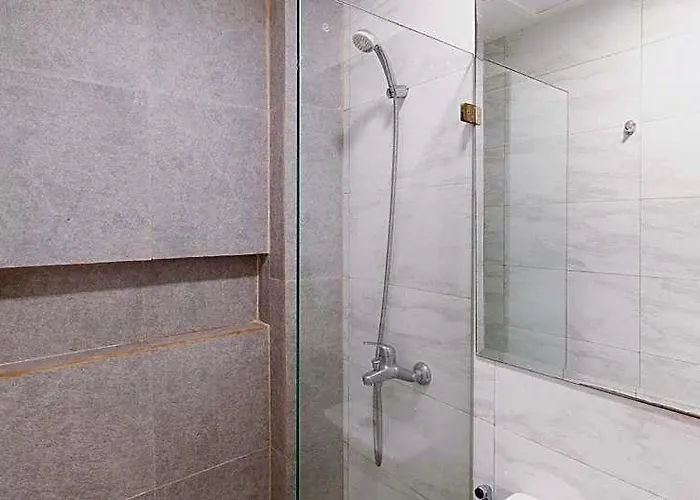 Hotel Reddoorz @ La Belle Residences Makati Manila