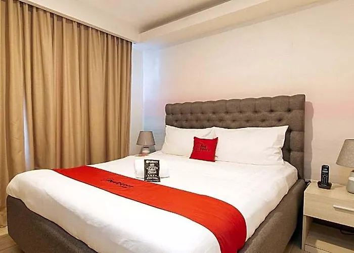 Reddoorz @ La Belle Residences Makati Hotel